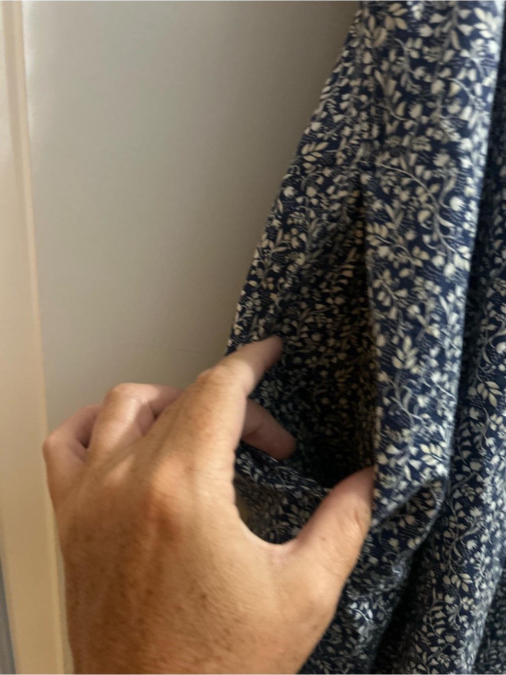 Old Navy Smocked Bodice Floral Midi in blue White beautiful back and pockets - Picture 2 of 5